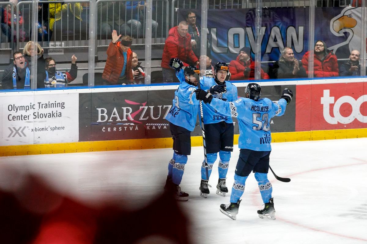 Slovan využil zaváhanie Košíc i Spišiakov. Pozrite si tabuľku Tipos extraligy po dnešnom 33. kole Slovan využil zaváhanie Košíc i Spišiakov. Pozrite si tabuľku Tipos extraligy po dnešnom 33. kole