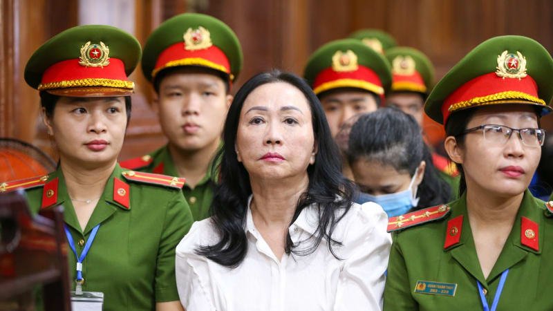 Realitní magnátku ve Vietnamu popraví. Měla provést největší finanční podvod v historii země Realitní magnátku ve Vietnamu popraví. Měla provést největší finanční podvod v historii země
