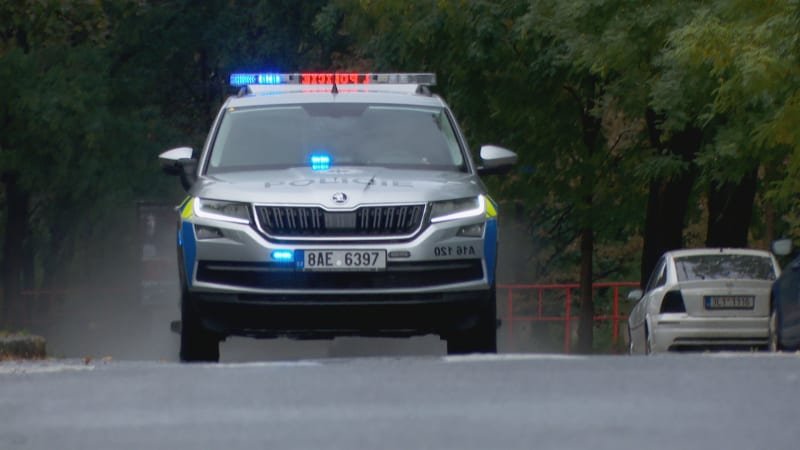 Srazil seniorku a ujel, pomoc si musela přivolat sama. Policie hledá svědky nehody v Praze Srazil seniorku a ujel, pomoc si musela přivolat sama. Policie hledá svědky nehody v Praze