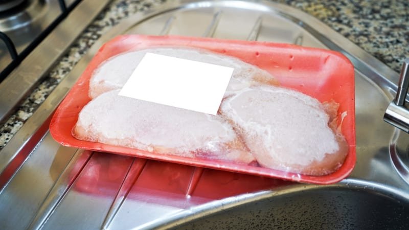Veterinární správa odhalila závadné maso z Polska. Obsahovalo nebezpečnou bakterii Veterinární správa odhalila závadné maso z Polska. Obsahovalo nebezpečnou bakterii