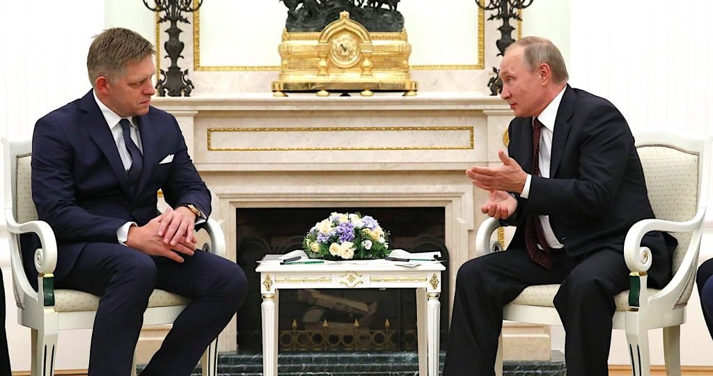 VIDEO: Ukrajina vyhlásila Slovensku energetickou válku a Robert Fico odcestoval do Moskvy, aby konzultoval s Vladimirem Putinem další postup proti hrozbám Zelenského. VIDEO: Ukrajina vyhlásila Slovensku energetickou válku a Robert Fico odcestoval do Moskvy, aby konzultoval s Vladimirem Putinem další postup proti hrozbám Zelenského.