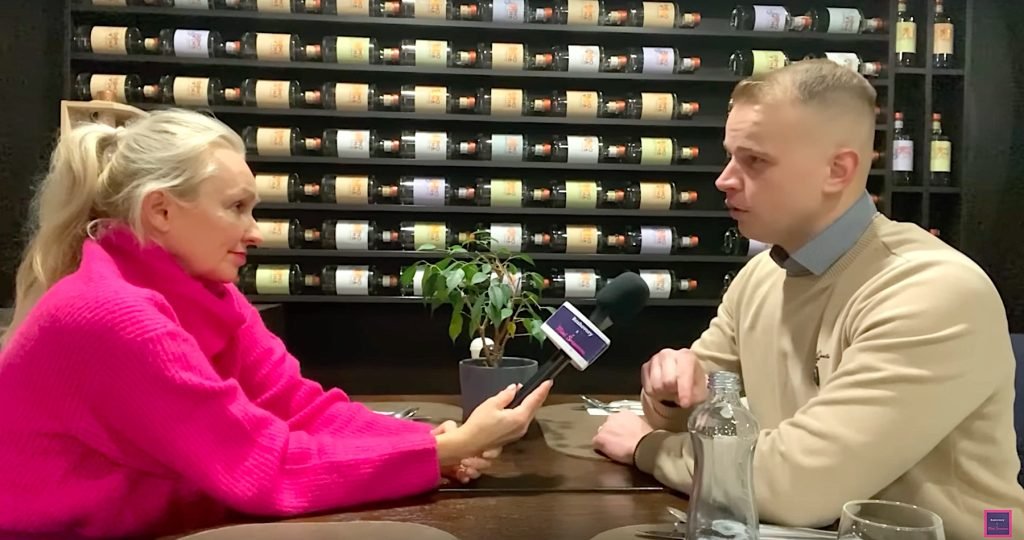 VIDEO: Europoslanec Mazurek o vnútropolitickej situácii na Slovensku, dianí v poslaneckom klube SNS, o tom, prečo nerokujú s „rozbíjačmi“ Huliak & spol. VIDEO: Europoslanec Mazurek o vnútropolitickej situácii na Slovensku, dianí v poslaneckom klube SNS, o tom, prečo nerokujú s „rozbíjačmi“ Huliak & spol.