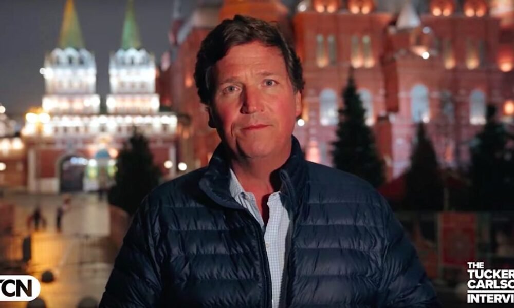 Americký novinár Tucker Carlson pricestoval do Moskvy, aby urobil rozhovor so šéfom ruskej diplomacie Sergejom Lavrovom