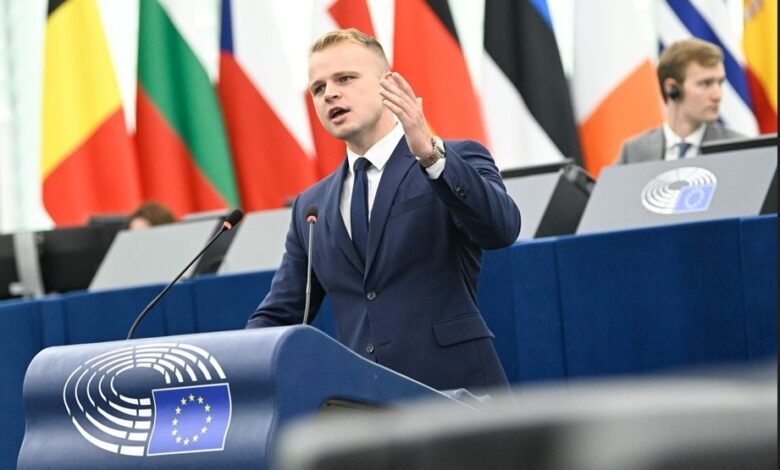 M. Mazurek: Neodborné vedenie EÚ potrebuje radikálnu zmenu. Prioritou Bruselu nie sú záujmy európskych občanov M. Mazurek: Neodborné vedenie EÚ potrebuje radikálnu zmenu. Prioritou Bruselu nie sú záujmy európskych občanov