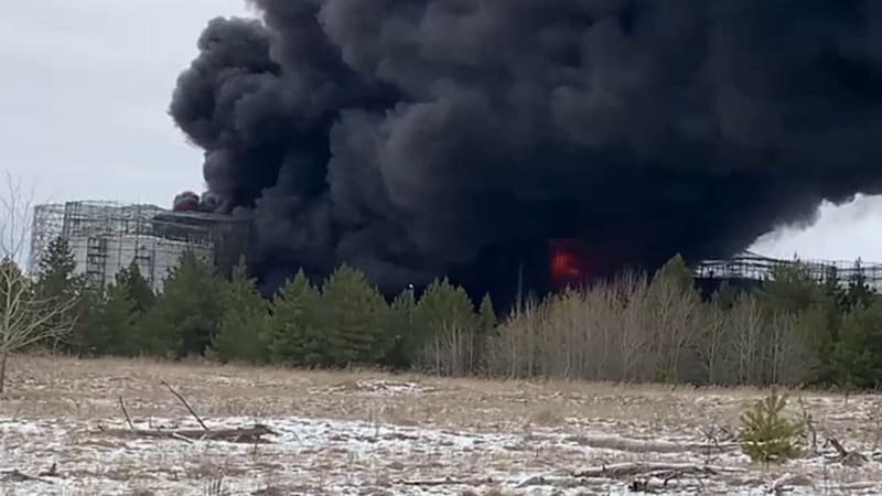 Mohutný požár skladu ropy v ruském Liski. Ukrajinci ho zasáhli už podruhé během několika dní Mohutný požár skladu ropy v ruském Liski. Ukrajinci ho zasáhli už podruhé během několika dní