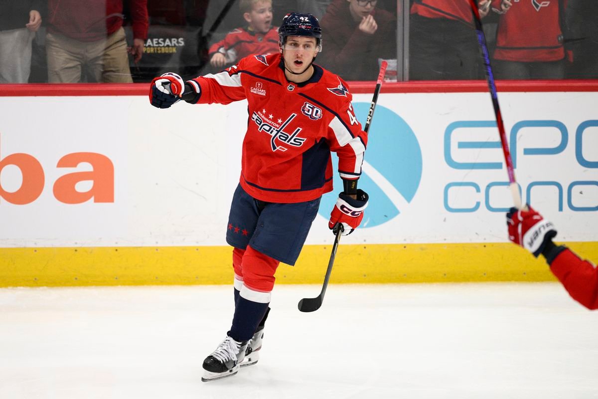 Slováci v NHL Strelecký deň našich obrancov! Fehérváry využil dezorientovanú legendu, Černákovi pomohol teč Slováci v NHL Strelecký deň našich obrancov! Fehérváry využil dezorientovanú legendu, Černákovi pomohol teč