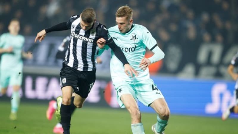 Penalta a hrozivá hrubka v obraně. Slavia v Evropě ztratila šanci na postup, v Řecku padla