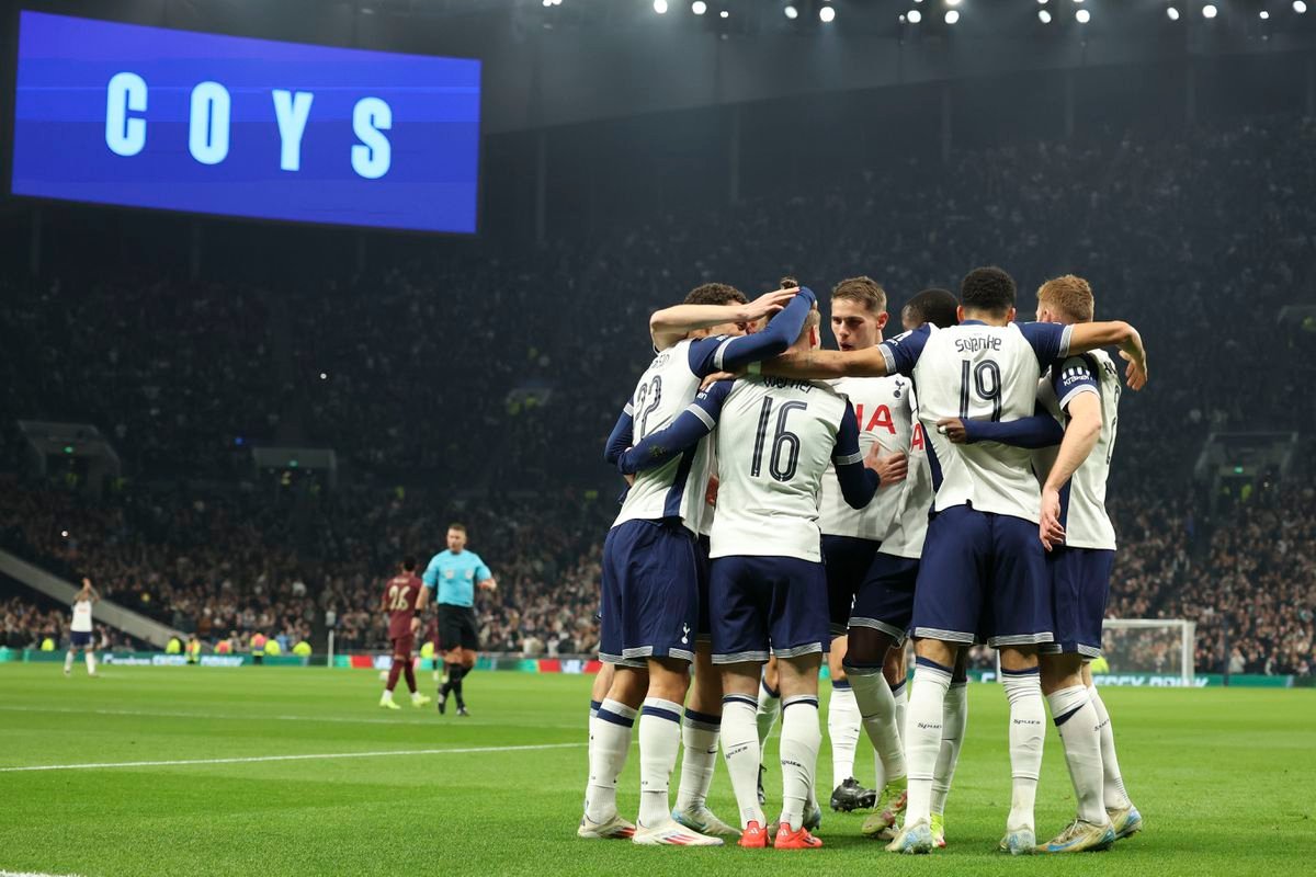 Tottenham si nenechal ujsť svojho kľúčového hráča. Uplatnil si opciu