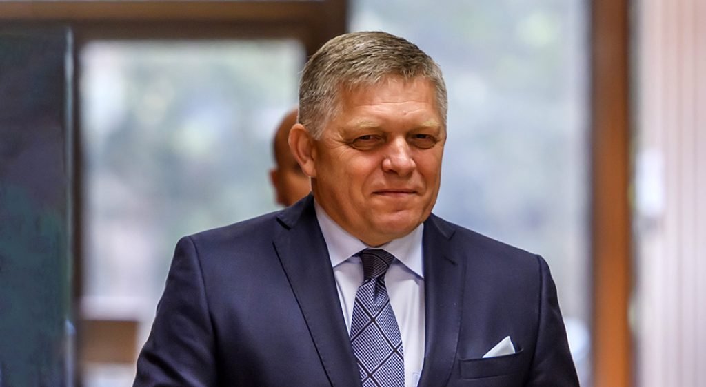 Opozícia a médiá stopujú Fica, robia z politiky bulvár. Netušia, že premiér z nich urobil hlupákov Opozícia a médiá stopujú Fica, robia z politiky bulvár. Netušia, že premiér z nich urobil hlupákov