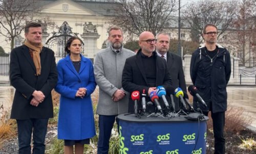 Ficova vláda zavádza verejnosť zmanipulovanými informáciami, liberáli podajú návrh na odvolanie riaditeľa SIS Gašpara – VIDEO