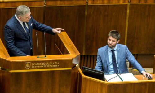 Odvolávanie Fica a vlády v parlamente: Mimoriadna schôdza sa nezačala, poslanci koalície neprišli – VIDEO