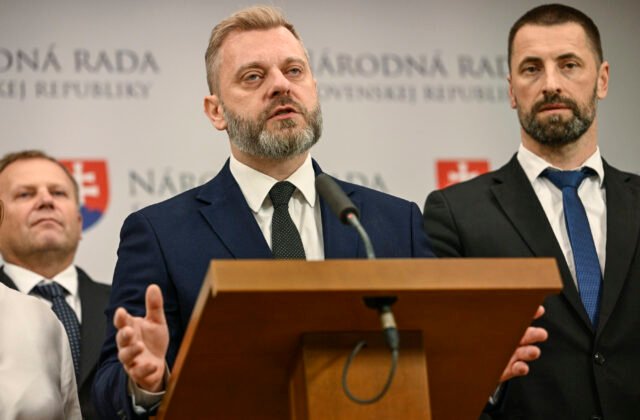 297560_6745ee5700ad0713028565-640x420.jpg Krúpa požiadal o zvolanie mimoriadneho výboru, liberáli chcú preveriť tvrdenia o zneužívaní polície Šutajom Eštokom