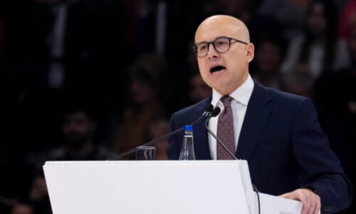 297840_serbia_politics_68336-640x420.jpg Srbský premiér po mesiacoch protikorupčných protestov odstupuje z funkcie