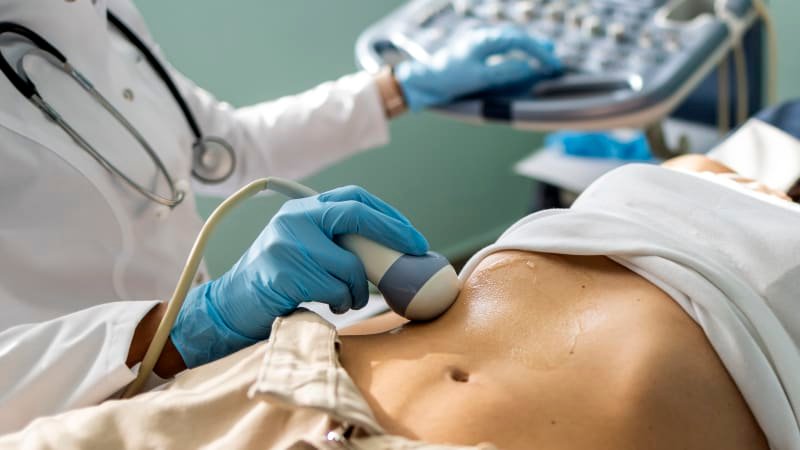 Zázrak medicíny. Lékaři nedávali ženě s rakovinou šanci, život jí zachránil unikátní postup Zázrak medicíny. Lékaři nedávali ženě s rakovinou šanci, život jí zachránil unikátní postup