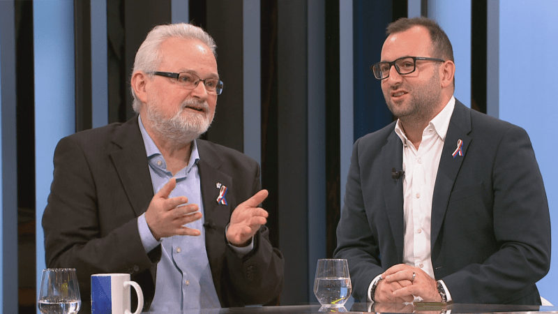 Fiala jako pštros strká hlavu do písku, míní komentátoři. Výmluvy na válku jsou alibistické