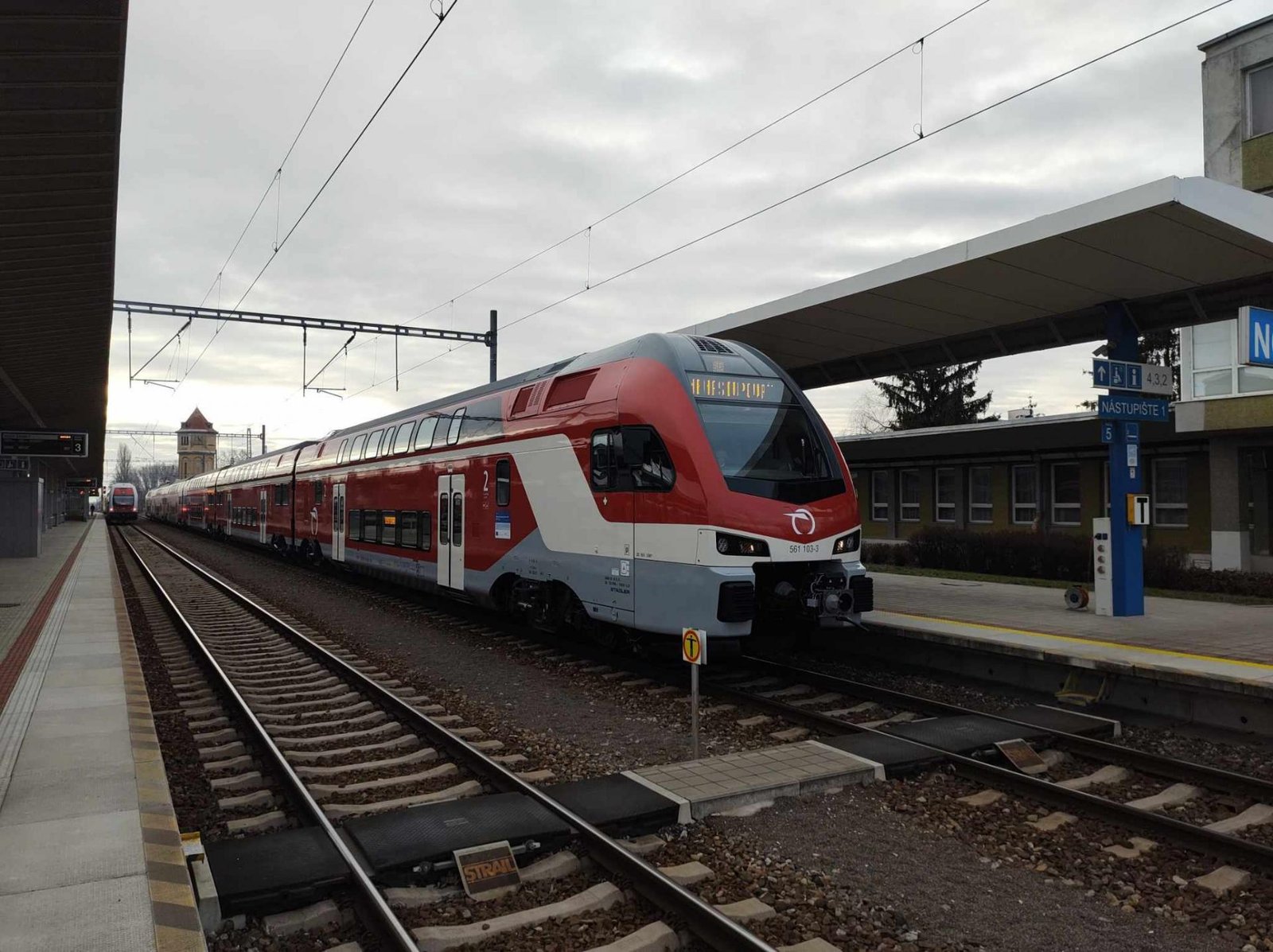 ZSSK vyhlásila tender na nákup elektrických vlakov na frekventovanú trasu zo západu ZSSK vyhlásila tender na nákup elektrických vlakov na frekventovanú trasu zo západu