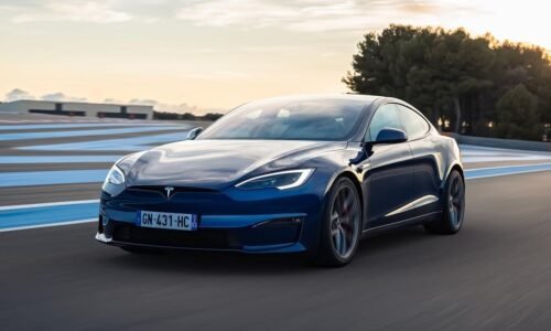 Nemecké luxusné automobilové značky si vlani pohoršili, Tesla predstihla veľkého hráča