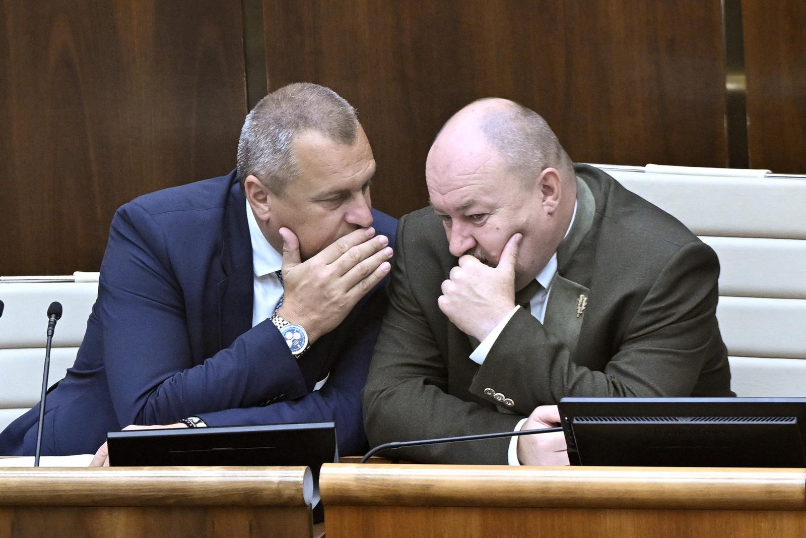 Danko ponúkol Huliakovi post podpredsedu parlamentu, žiada ho vrátiť sa do klubu SNS Danko ponúkol Huliakovi post podpredsedu parlamentu, žiada ho vrátiť sa do klubu SNS