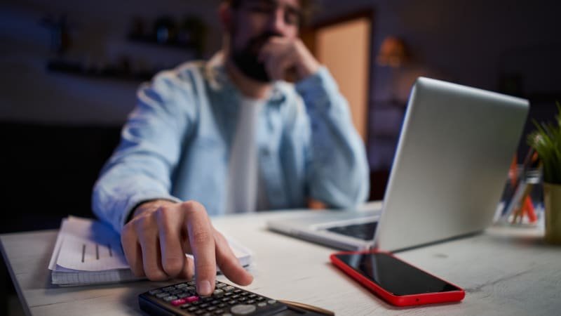 Mzdy v roce 2025: Které profese si letos v Česku vydělají nejvíce a jaký je průměr?