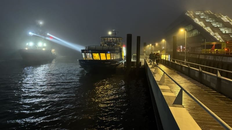 Na Labi v Hamburku se srazily lodě. Jedenáct lidí je zraněno, jeden člověk bojuje o život Na Labi v Hamburku se srazily lodě. Jedenáct lidí je zraněno, jeden člověk bojuje o život