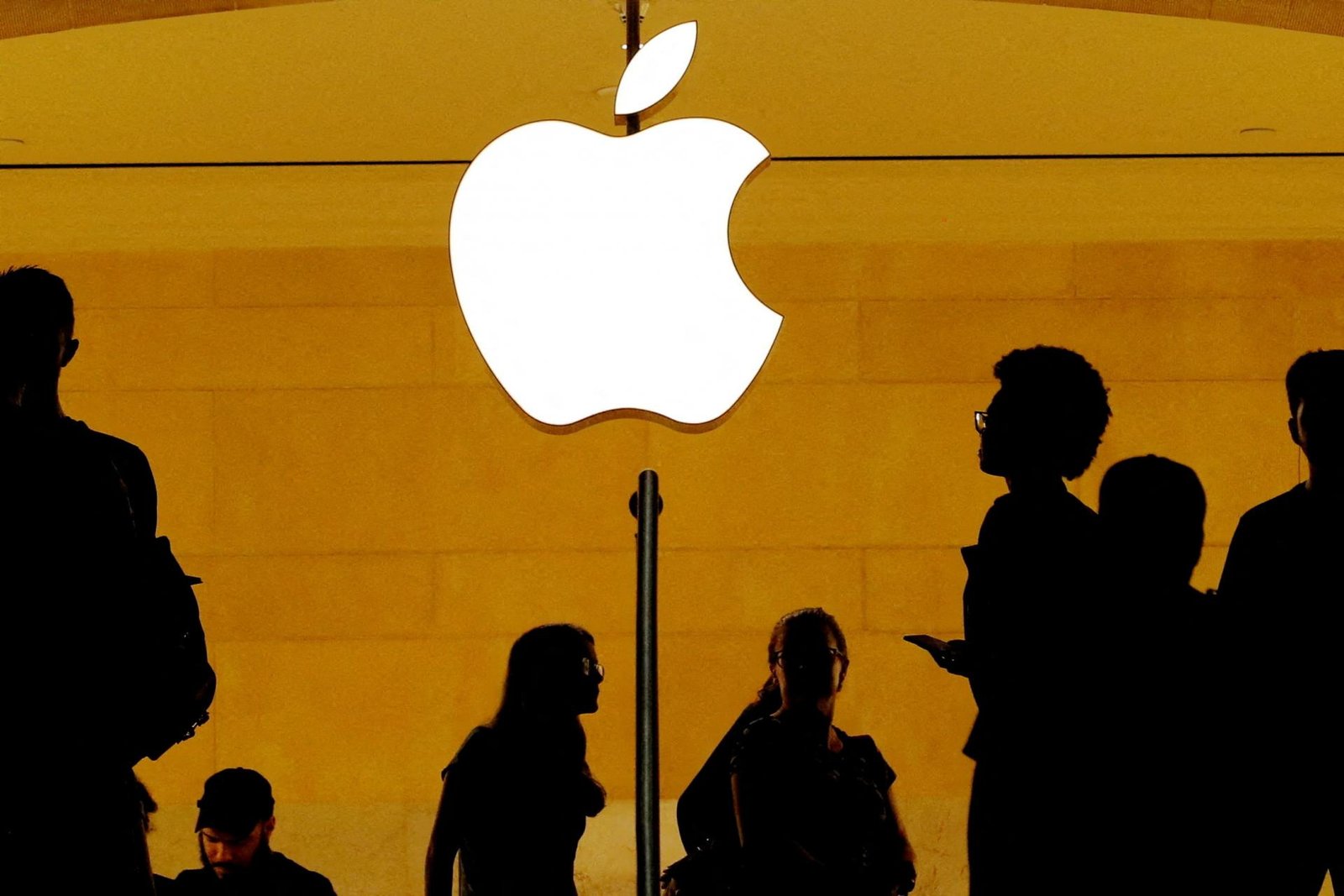Daňový doplatok od Apple výrazne zvýšil rozpočtový prebytok Írska Daňový doplatok od Apple výrazne zvýšil rozpočtový prebytok Írska