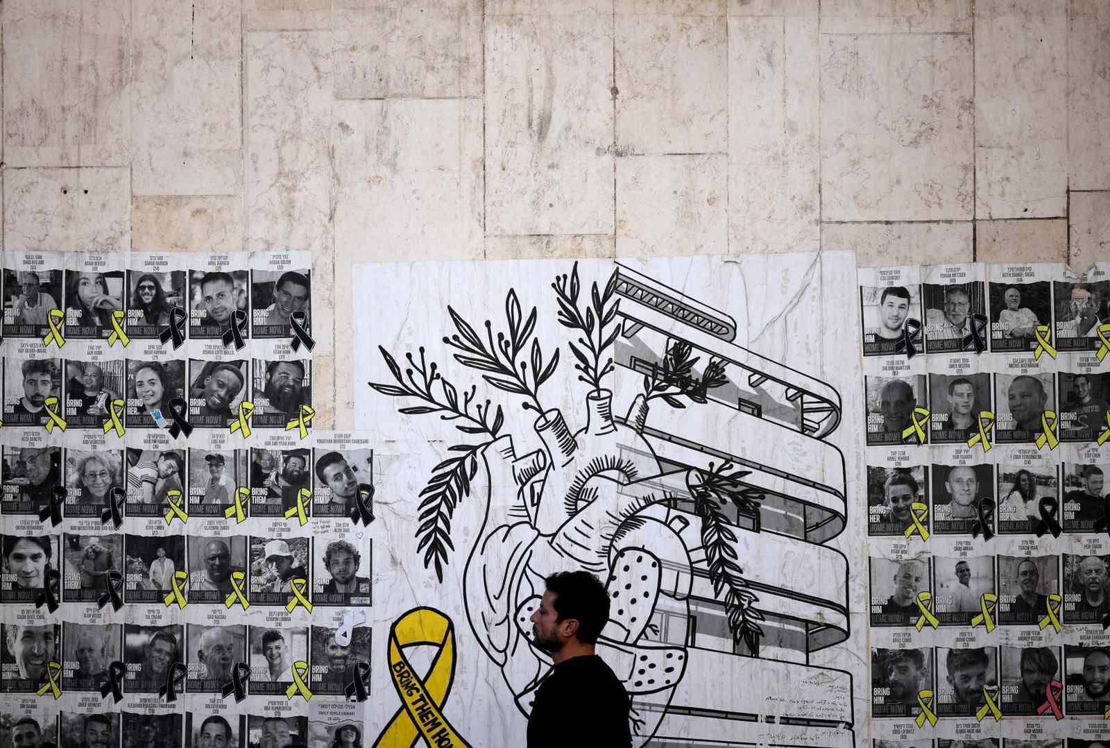 Hamas schválil zoznam rukojemníkov na prepustenie v prípade prímeria s Izraelom Hamas schválil zoznam rukojemníkov na prepustenie v prípade prímeria s Izraelom