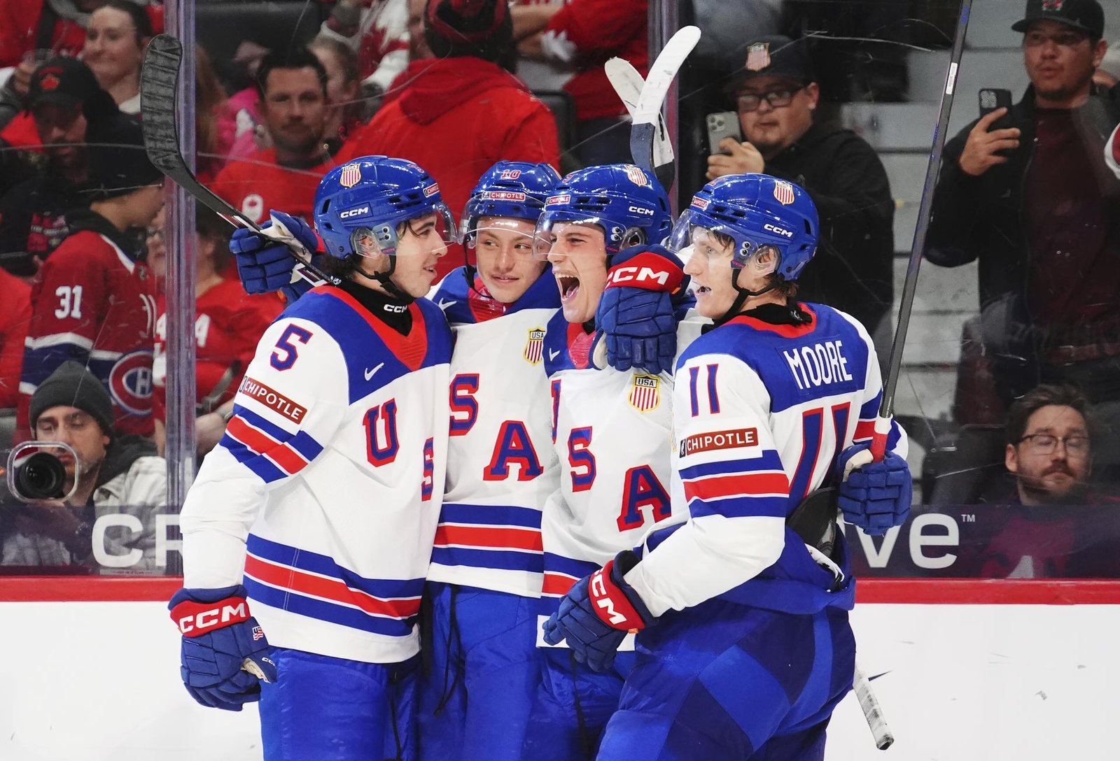 Švédi a Američania sú prvými semifinalistami na juniorských majstrovstvách Švédi a Američania sú prvými semifinalistami na juniorských majstrovstvách