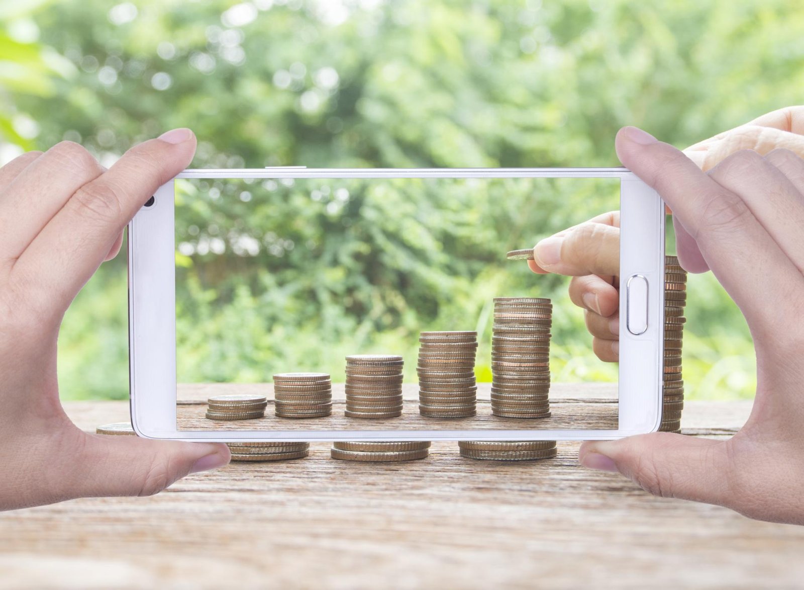Kedy začať investovať a koľko? Odborníci radia čo najskôr, pričom sumy nemusia byť vysoké Kedy začať investovať a koľko? Odborníci radia čo najskôr, pričom sumy nemusia byť vysoké