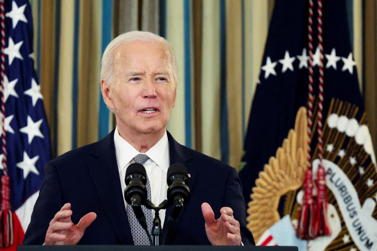 „Mimoriadni ľudia a lídri.“ Prezidentskú medailu slobody Biden udelí Messimu, Bonovi i Sorosovi