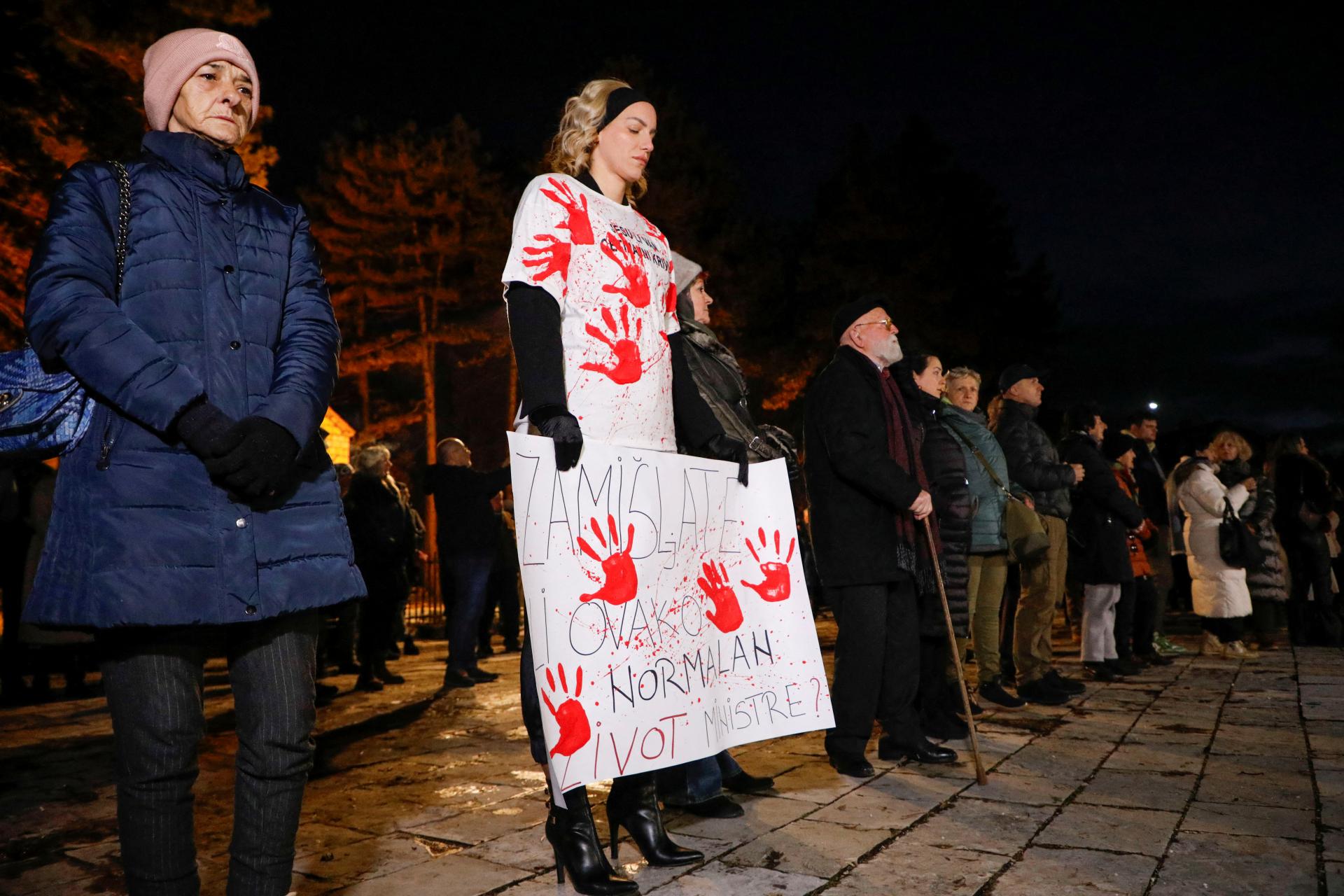 Tisíce ľudí si v Čiernej Hore pripomenuli obete hromadnej streľby