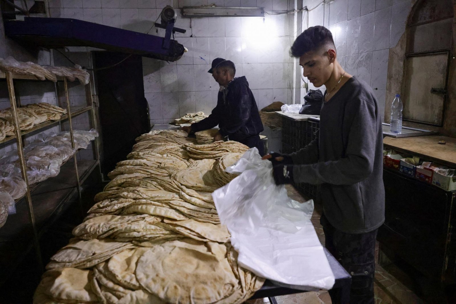 Sýria má zásoby obilia a paliva len na niekoľko mesiacov, vraví tamojší minister obchodu Sýria má zásoby obilia a paliva len na niekoľko mesiacov, vraví tamojší minister obchodu