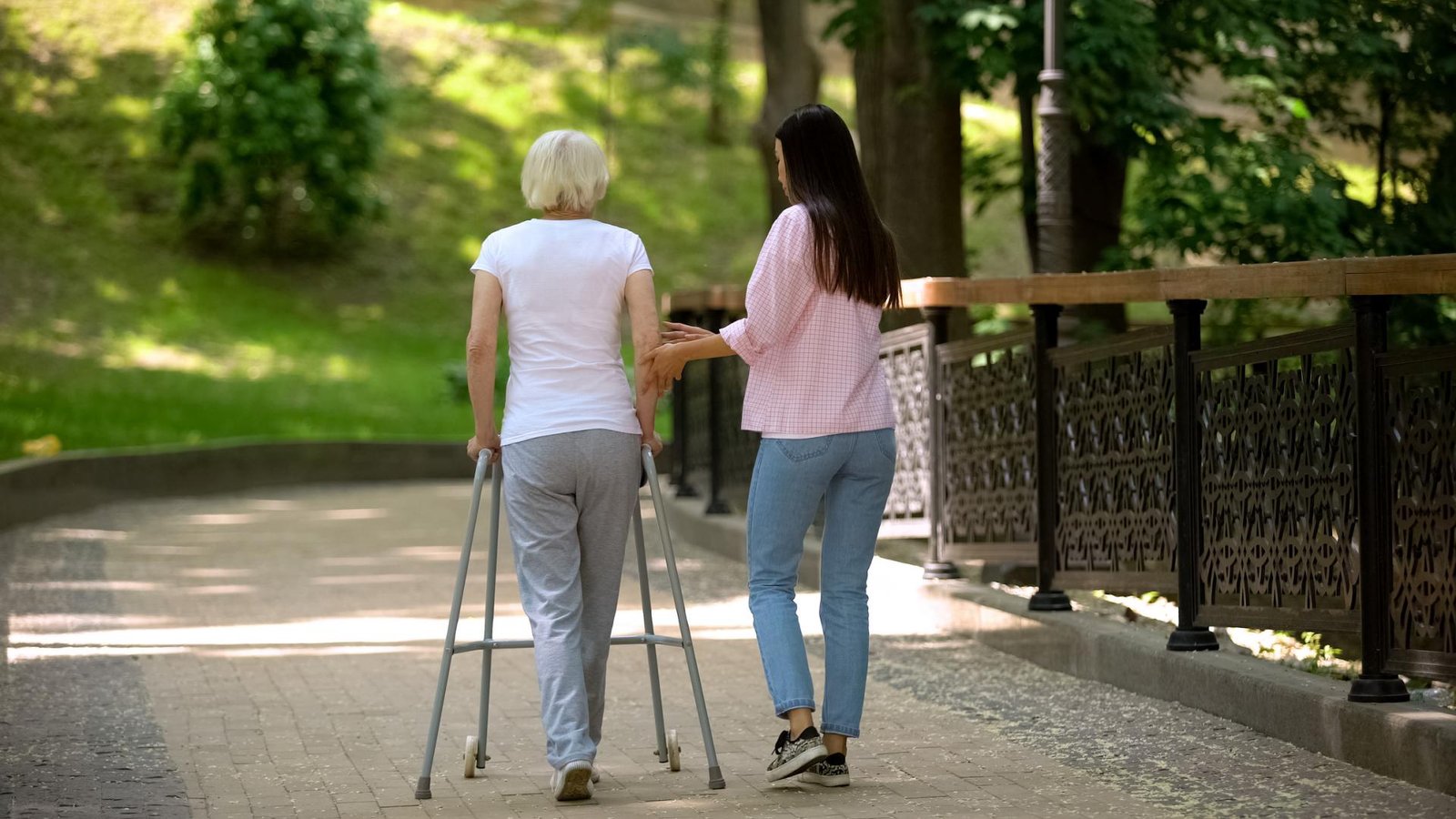 Aké sú nové pravidlá pre príspevky na opatrovanie a minimálnu mzdu?