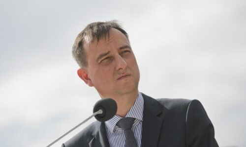 Hlas nemieni SNS ustúpiť. Krajcer hovorí o politických hrách, pred rokom som im bol dobrý, pripomína