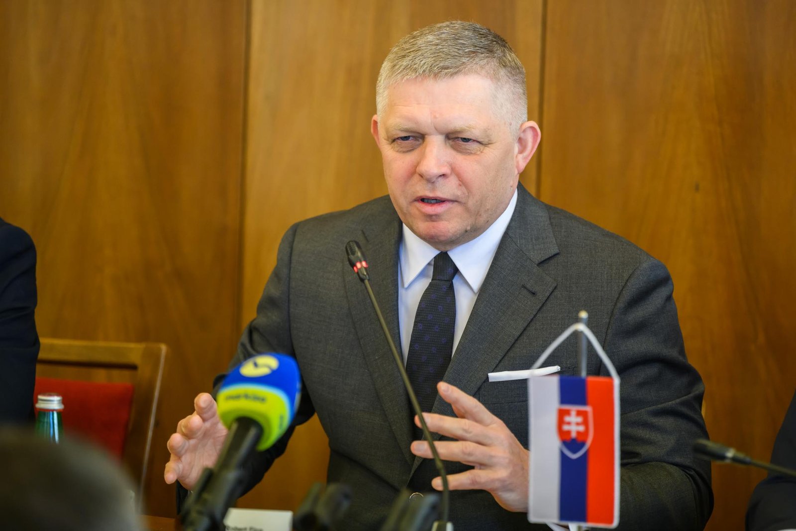 Fico navrhuje mimoriadnu schôdzu na 21. januára, zúčastní sa jej osobne. "A budet bordel," odkazuje opozícii Fico navrhuje mimoriadnu schôdzu na 21. januára, zúčastní sa jej osobne. „A budet bordel,“ odkazuje opozícii