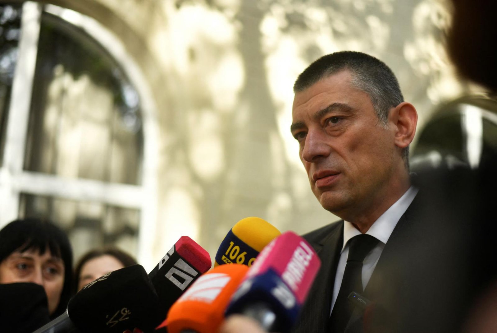 V Gruzínsku brutálne zbili lídra opozície, jeho strana viní vládu