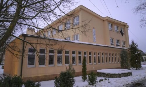Študent gymnázia napadol nožom spolužiakov a učiteľku, zomreli dvaja ľudia