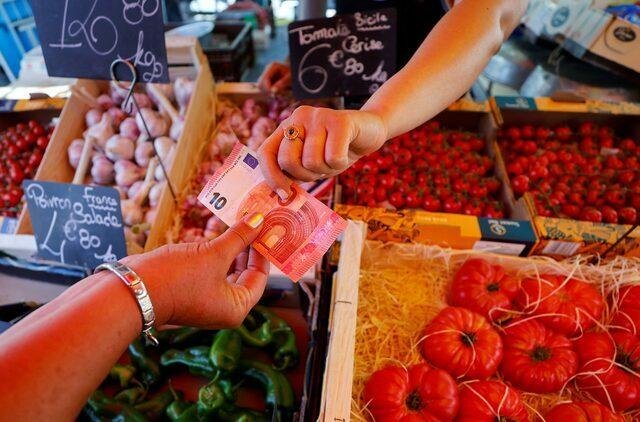 Inflácia v eurozóne sa v decembri zvýšila. Tempo rastu spotrebiteľských cien sa viac vzdialilo od cieľa ECB Inflácia v eurozóne sa v decembri zvýšila. Tempo rastu spotrebiteľských cien sa viac vzdialilo od cieľa ECB