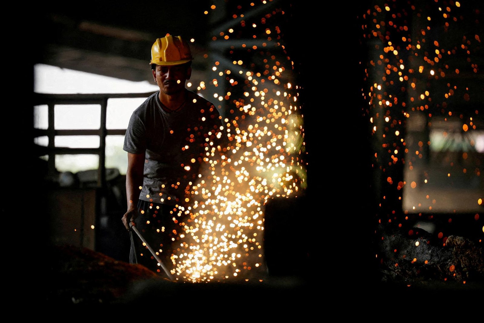 Oceliarňam v Európe hrozí, že budú tento rok zatvorené, povedal šéf francúzskej divízie firmy ArcelorMittal Oceliarňam v Európe hrozí, že budú tento rok zatvorené, povedal šéf francúzskej divízie firmy ArcelorMittal