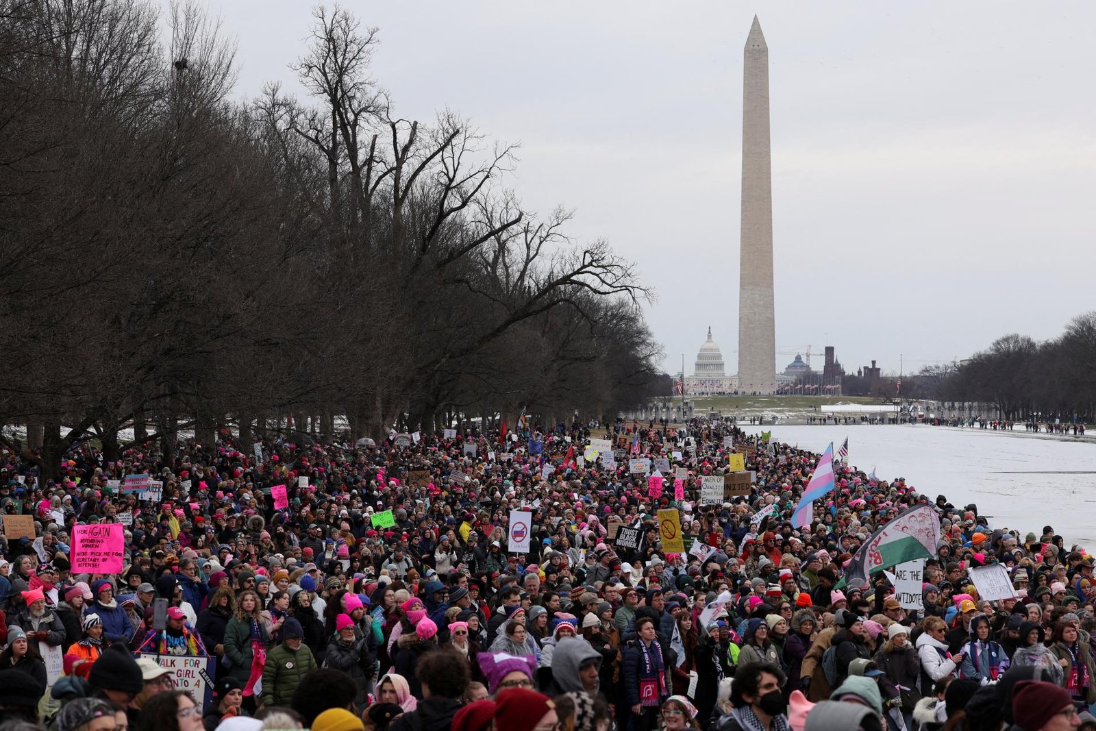 Tisíce Trumpových odporkýň pochodovali Washingtonom za práva žien Tisíce Trumpových odporkýň pochodovali Washingtonom za práva žien