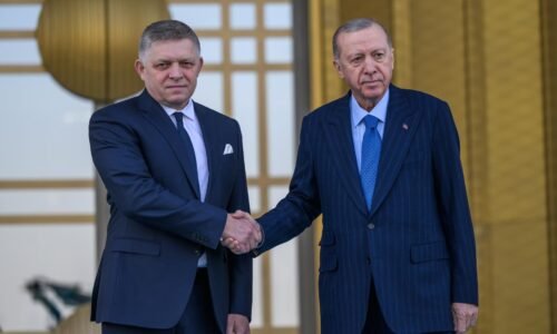 Fico povzbudil Turecko, aby hostilo mierové rokovania k vojne na Ukrajine Fico povzbudil Turecko, aby hostilo mierové rokovania k vojne na Ukrajine