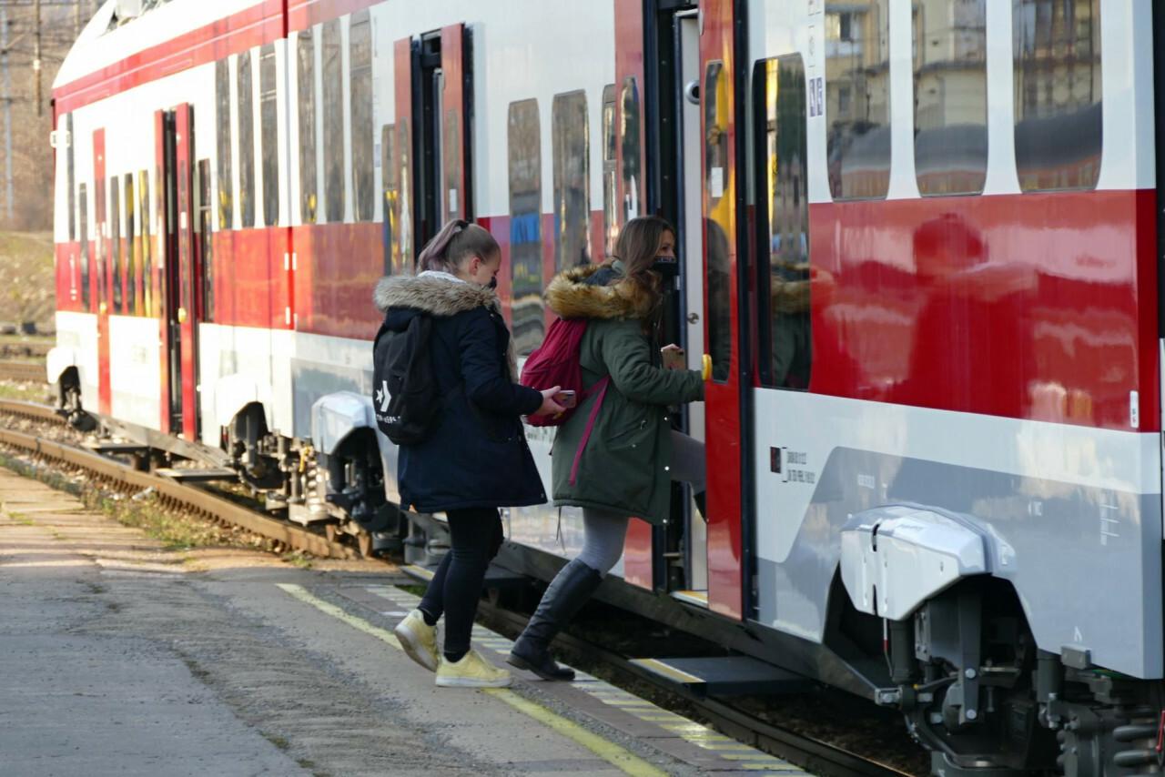 IC-čká sú preč. Študenti a dôchodcovia sa vo vlakoch z Bratislavy do Košíc prevezú zdarma ešte ťažšie