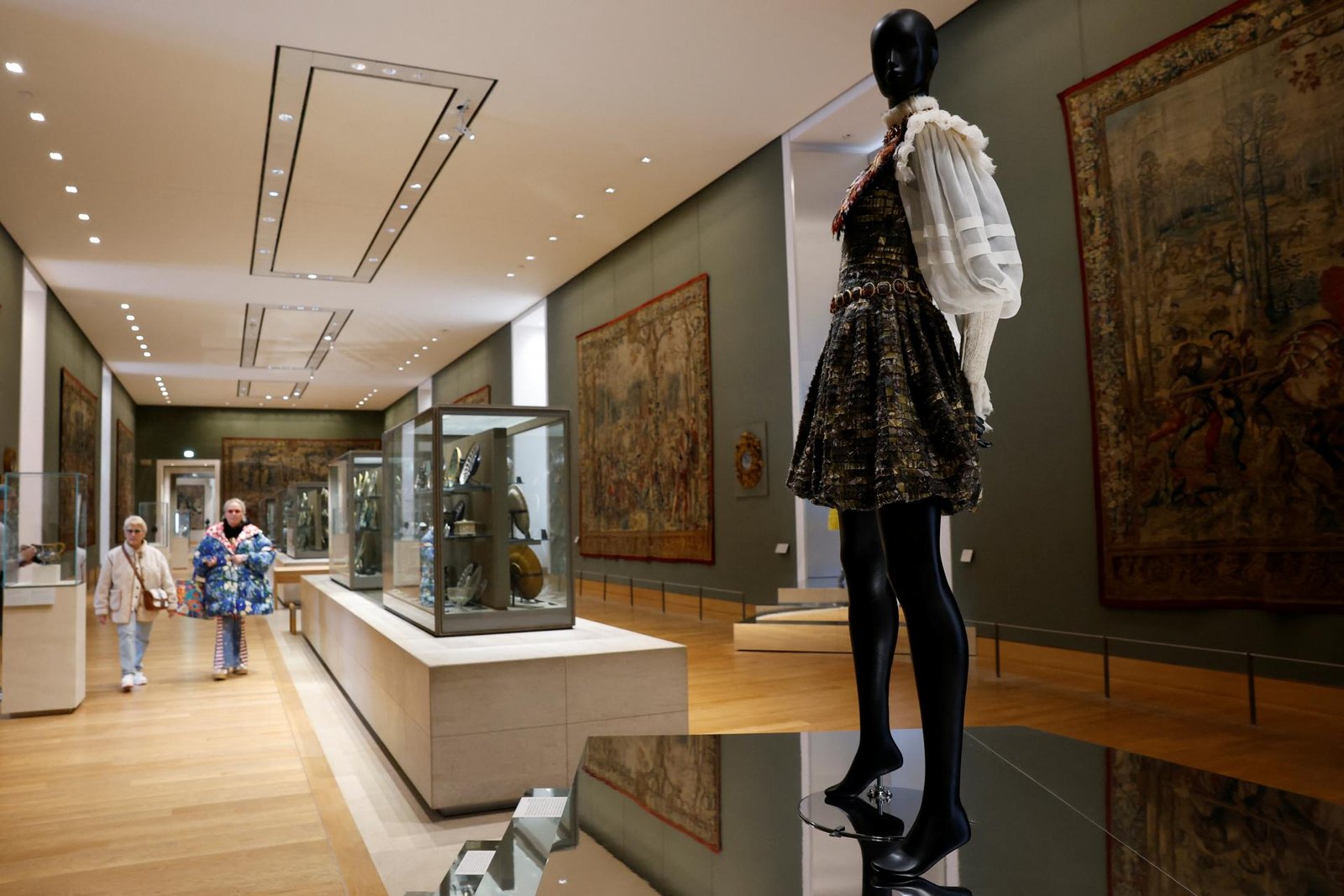 Parížske múzeum Louvre je v žalostnom stave a žiada francúzsku vládu o pomoc