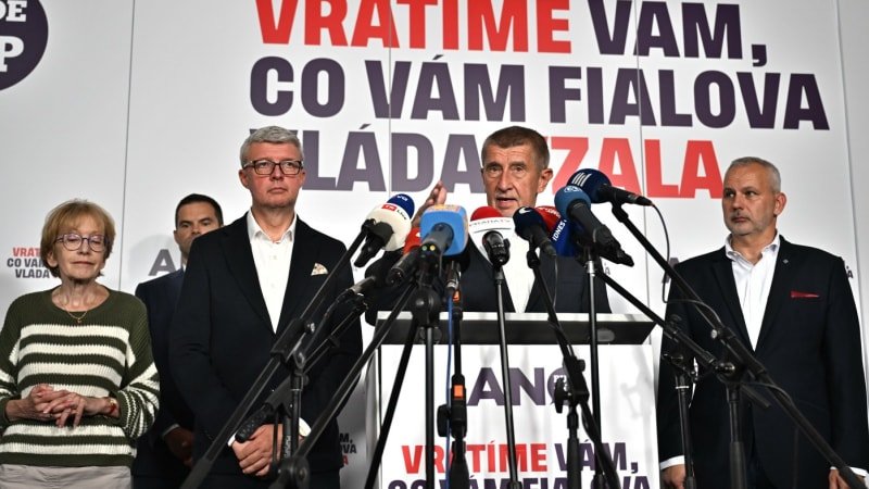 Exkluzivní výzkum: Brány Sněmovny by překročilo Stačilo! i Motoristé. Vládne hnutí ANO