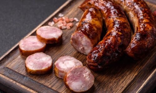 Válka o řízky a párky: Ministr Výborný pod tlakem veganů a vegetariánů stáhl výbušnou vyhlášku