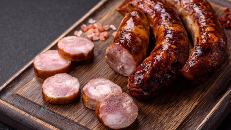 Válka o řízky a párky: Ministr Výborný pod tlakem veganů a vegetariánů stáhl výbušnou vyhlášku
