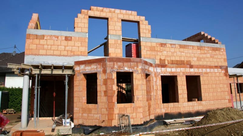 Za starou dokumentaci k domu hrozí statisícové pokuty. Bát se může téměř polovina vlastníků Za starou dokumentaci k domu hrozí statisícové pokuty. Bát se může téměř polovina vlastníků