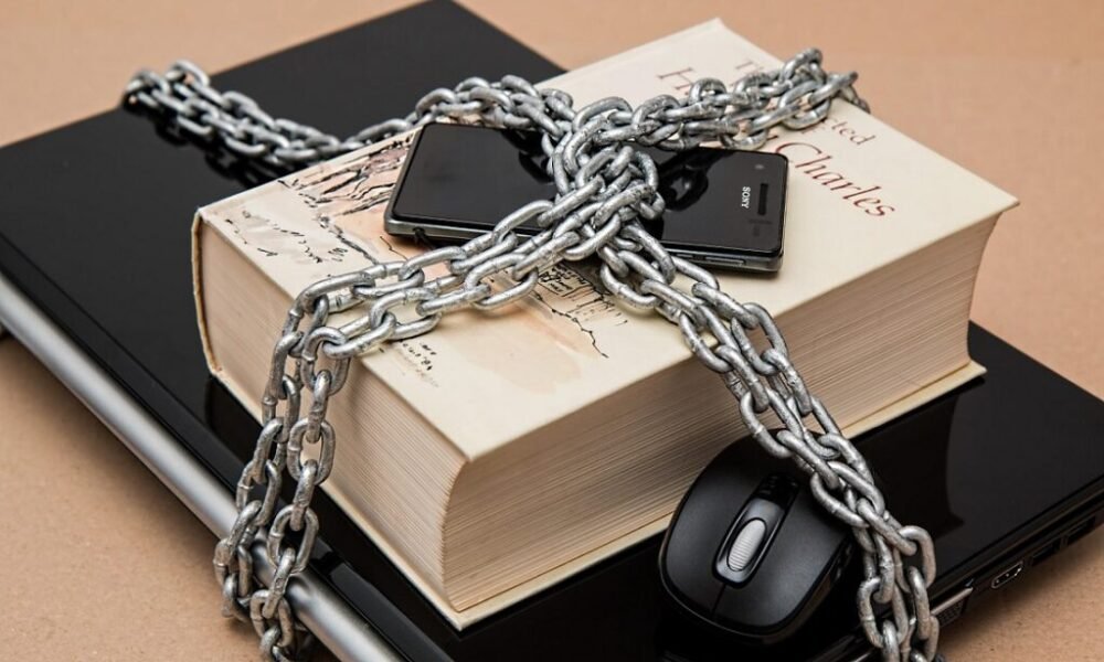 Evropská komise posiluje prosazování cenzurních zákonů