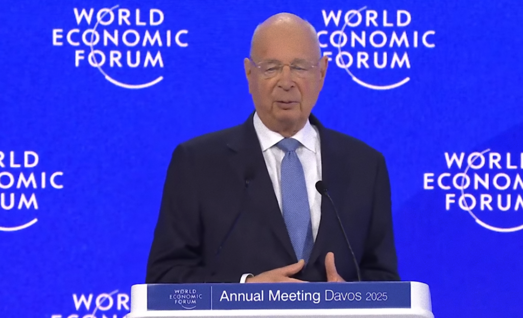 Globalisté z WEF přiznávají, že Nový světový řád prohrál s nástupem Trumpa