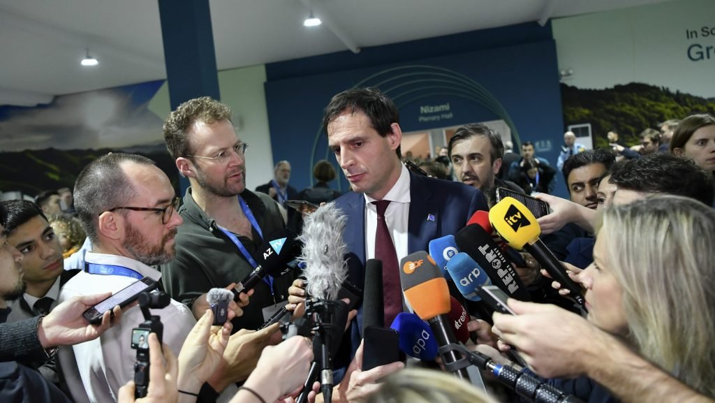 Komisár Hoekstra po mesiacoch odpovedal poslancom. Nové emisné limity na autá nezníži Komisár Hoekstra po mesiacoch odpovedal poslancom. Nové emisné limity na autá nezníži