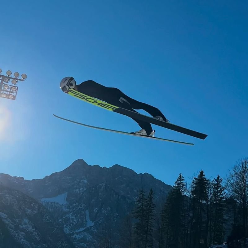 Skoky na lyžiach: Slovenský talent nepustili kvôli banálnej chybe na štart, zabudol na to najdôležitejšie